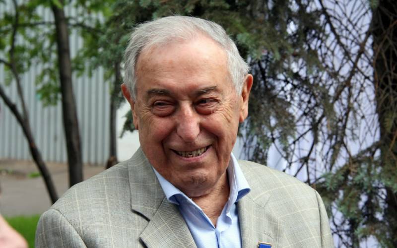 Поздравляем Писарского Владимира Исаковича с 90-летним юбилеем! Поздравляем Писарского Владимира Исаковича с 90-летним юбилеем!
